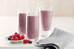 Avocado & berry power smoothie